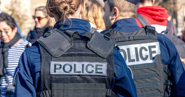 Muž v Paříži pobodal tři ženy, zadržel ho policista v civilu