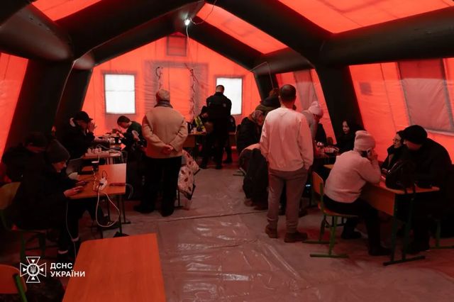 Зеленски ще обяви извънредно положение в енергийния сектор след руските удари