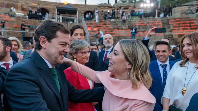 Mañueco arropa a María Guardiola en su toma de posesión como presidenta de Extremadura