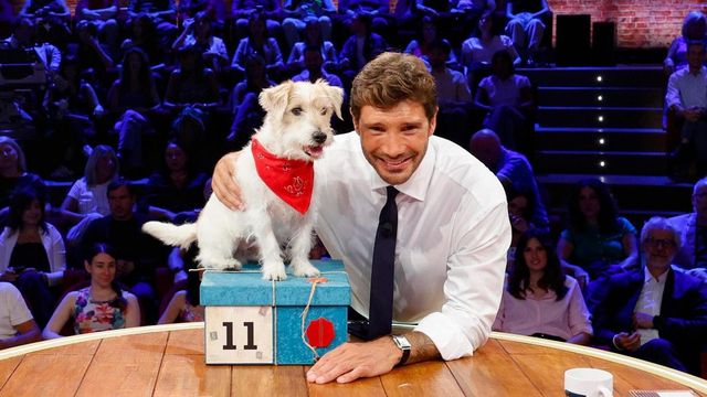 Orologio di valore rubato a De Martino con il trucco dello specchietto