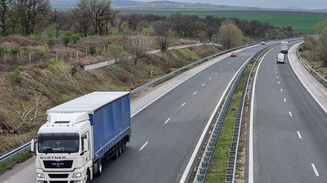 Мъж загина, след като беше ударен от камион на магистрала „Марица“