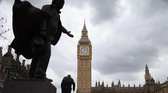 Migranti, parlamento Regno Unito approva il piano Ruanda