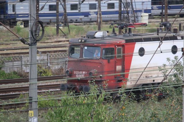 Circulație feroviară întreruptă aproape patru ore după ce a fost observat fum la locomotiva unui tren