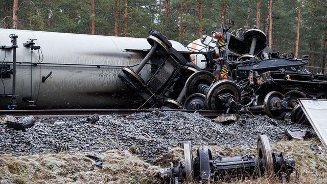 Un mort și 25 de răniți, după ce un tren de mare viteză a lovit un camion în Germania