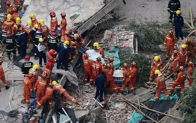 Cinci persoane au murit după prăbușirea unei clădiri în Shanghai