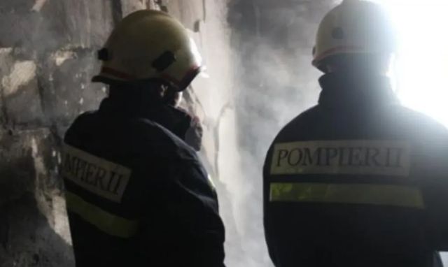 Pompierii au salvat o persoană dintr-un incendiu izbucnit în sectorul Râșcani, al capitalei