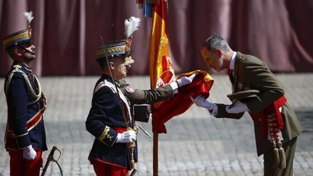 El Rey volverá a jurar bandera en Zaragoza