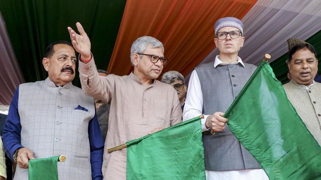 Vaishnaw flags off Jammu-Srinagar Vande Bharat, services from May 2