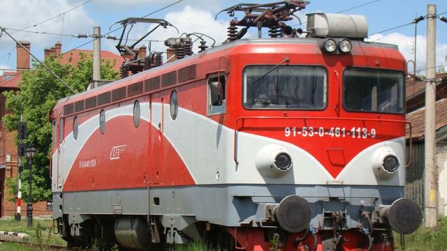 Un tren internațional, blocat pe podul Giurgiu-Ruse, după ce au fost raportate probleme la locomotivă
