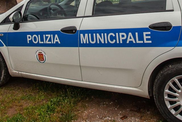 Simulazione di un arresto e spari a salve alle elementari, polemiche a Palermo