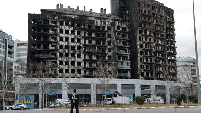 Los vecinos afectados por el incendio de Valencia se reúnen con peritos de las compañías aseguradoras