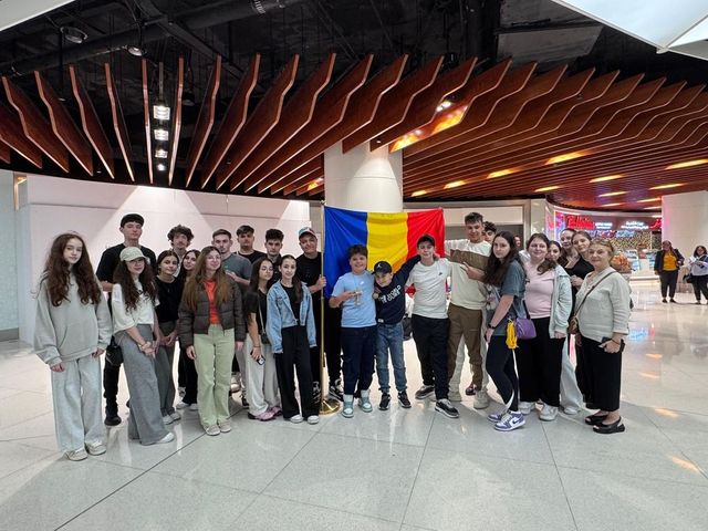 Elevii români blocați în Dubai au ajuns acasă