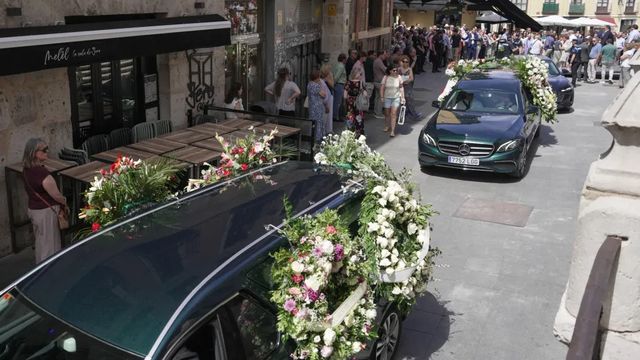 Desgarrador último adiós a la familia del bodeguero Iván Sanz Cid tras el terrible accidente de tráfico de Palencia