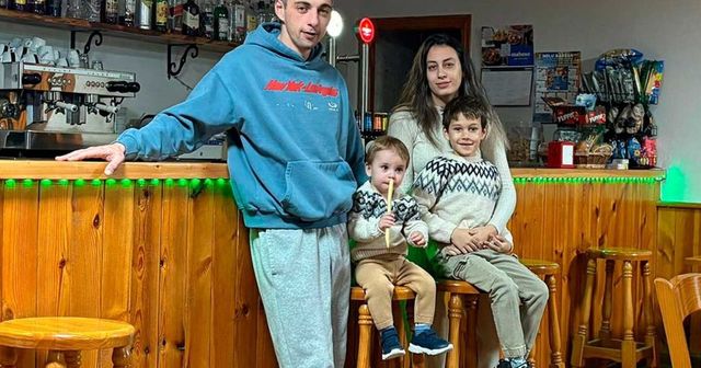 Un cuplu de români readuce la viață un sat din Spania după ce a preluat singurul bar din localitate