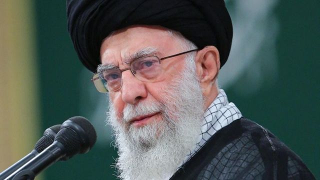 Ayatollahul Ali Khamenei cere țărilor musulmane să oprească exporturile de petrol și alimente către Israel