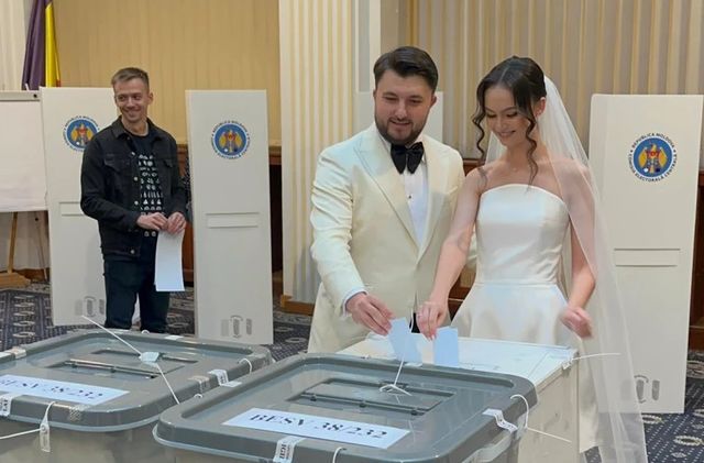 De la cununia civilă, direct la secția de vot