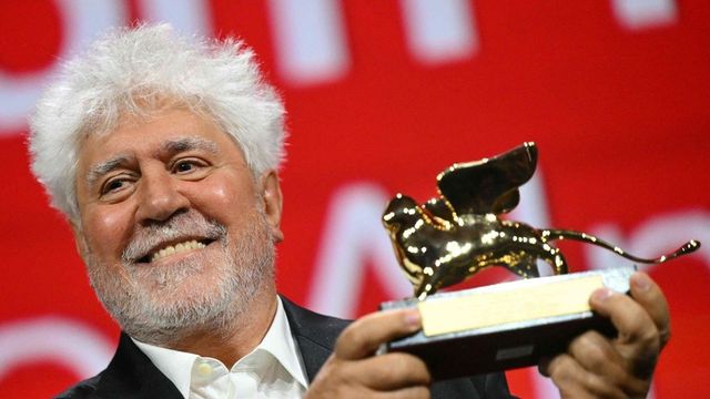 Almodóvar gana el León de Oro del Festival de Venecia