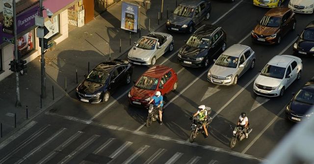 Schimbări majore la legislația rutieră: Se introduce conceptul de viteză medie, accidentele fără victime se pot declara online