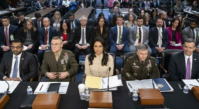 Iran e nucleare, direttrice 007 Usa smentisce Trump ma in aula non lo dice: cosa è successo