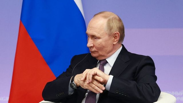 Wester troops in Ukraine would be legitimate targets, says Vladimir Putin