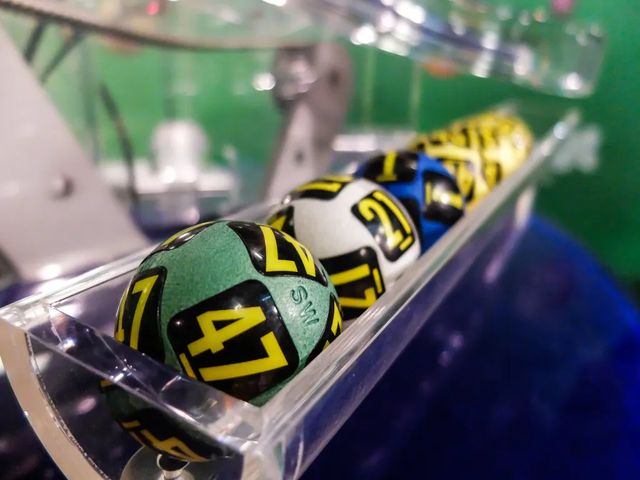 Tragerile Loteriei de joi: Reporturi de mai multe milioane de euro la Loto 6/49 și Joker
