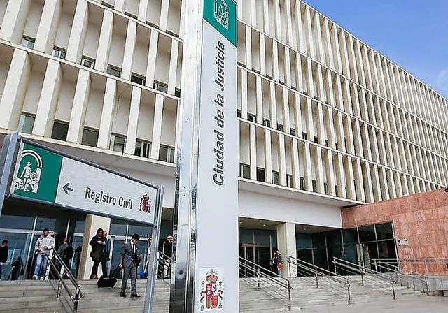 El doble infierno de una menor en Málaga: abusada por el padre y maltratada por la madre