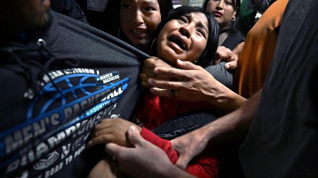 La foto di una famiglia di migranti separata dall'Ice vince il World Press Photo