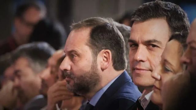 Ábalos comunica que se va al Grupo Mixto y deja al PSOE con un escaño menos