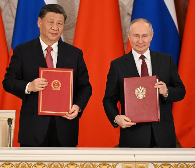 Rusia și China denunță intensificarea prezenței militare NATO în Asia