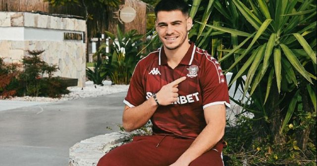 Rapid l-a prezentat oficial pe Daniel Paraschiv, noul atacant al echipei