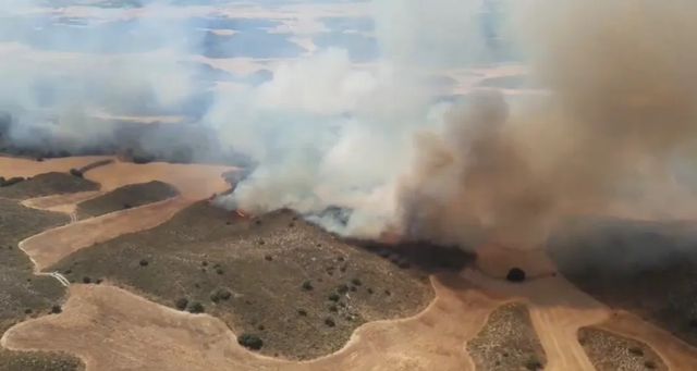 Un incendio obliga a desalojar varios municipios de Huesca