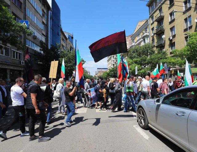 Българските патриоти с подписка искат забраната на ДПС
