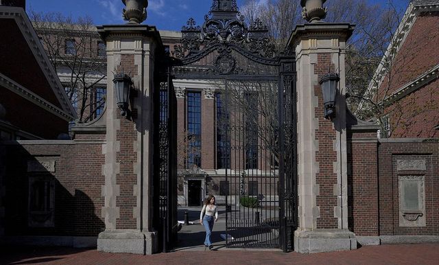 Trump žádá miliardu dolarů po Harvardu a mluví o trestní odpovědnosti