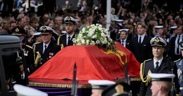 Vilmos herceg is részt vett Harald király temetésén - Fotókon a norvég uralkodó fényűző búcsúztatása