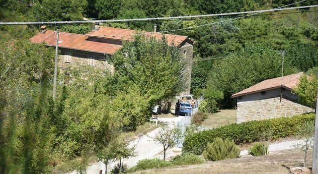 Tre morti in casolare a Perugia, ipotesi omicidio-suicidio