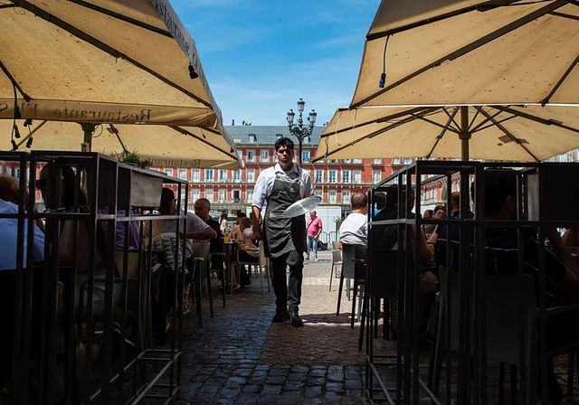 Los autónomos extranjeros impulsan el empleo turístico en plena regularización