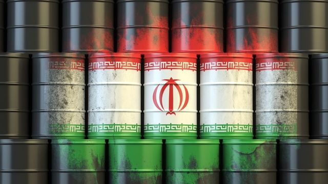 Вашингтон разреши временно покупко-продажбата на ирански петрол, вече натоварен на танкери