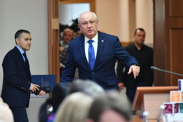 Surse – Un ministru apropiat lui Alexandru Munteanu ar urma să preia interimatul funcției de premier