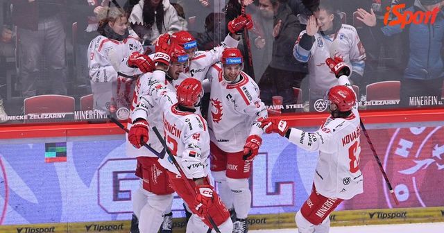 ONLINE: Třinec vede nad mistrem. Rytíři po změně kouče s Vary, Dynamo vs. Litvínov