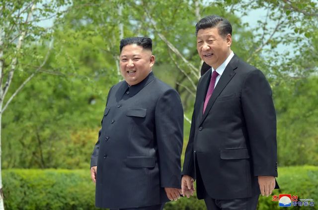Xi Jinping ii propune lui Kim Jong Un sa coopereze pentru pacea in lume