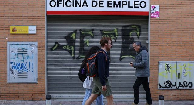 El paro en el Estado baja en 18.805 personas en noviembre, situándose en mínimos de 2007