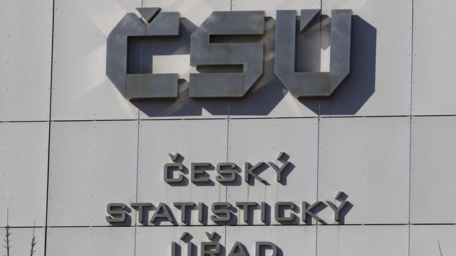 Vládní dluh se nafoukl nad rámec potřeb deficitu, vyšší výdaje zatěžují kondici veřejných financí