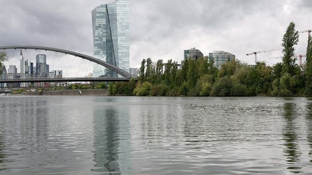 Един загинал и един ранен, след като кола с петима тийнейджъри падна в река Майн