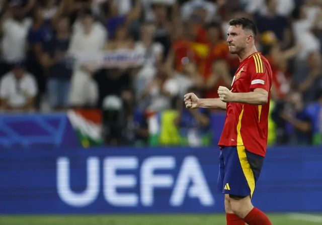 Laporte sustituye a Huijsen en la selección