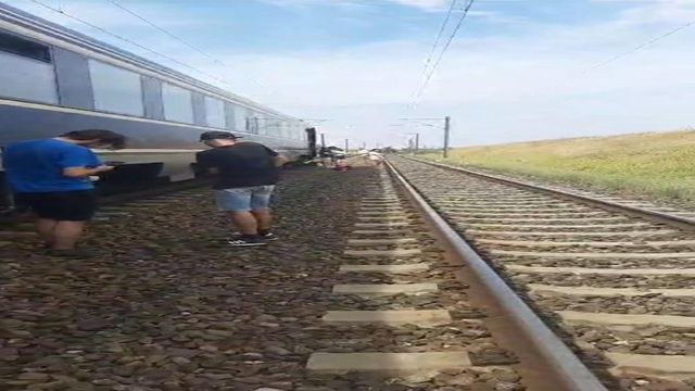 Un tren de marfa si unul de calatori au intrat pe aceeasi linie! Circulatie feroviara oprita temporar