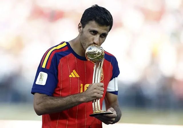 El City juega al despiste con Rodri y enreda a Madrid y Barça