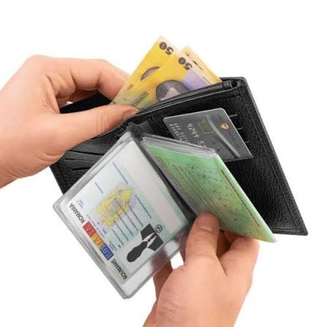 Permisul de conducere și certificatul de înmatriculare se scumpesc de la 15 septembrie