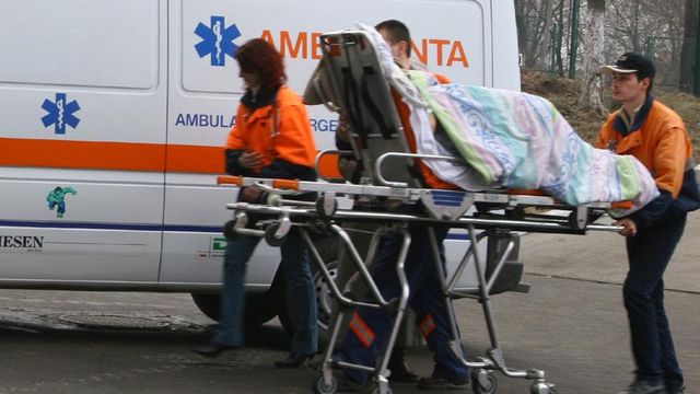 Un bărbat și cei trei copii ai săi, răniți în urma exploziei unei butelii, în Vaslui