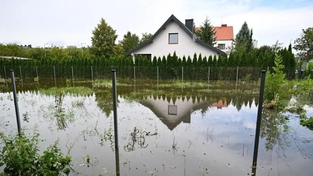 Öt ember meghalt, százakat kellett evakuálni a heves esőzések és áradások miatt Romániában