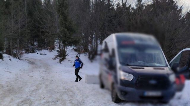 Amenda uriașă încasată de un bărbat care voia să arunce un frigider într-o pădure din Maramureș